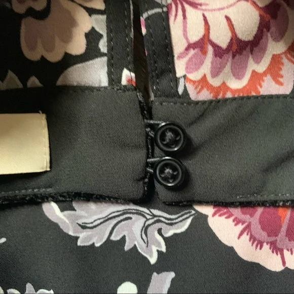 ❌SOLD❌Loft Floral Lavender & Black Tiered Blouse Size XS - Picture 13 of 15